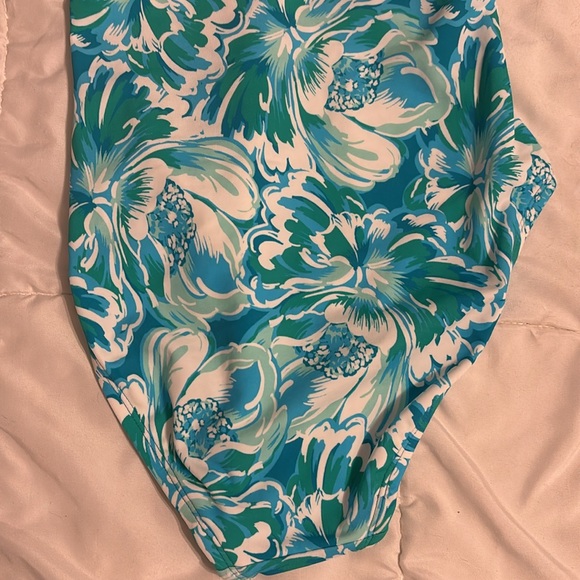 NWT one piece swimsuit - Picture 9 of 9